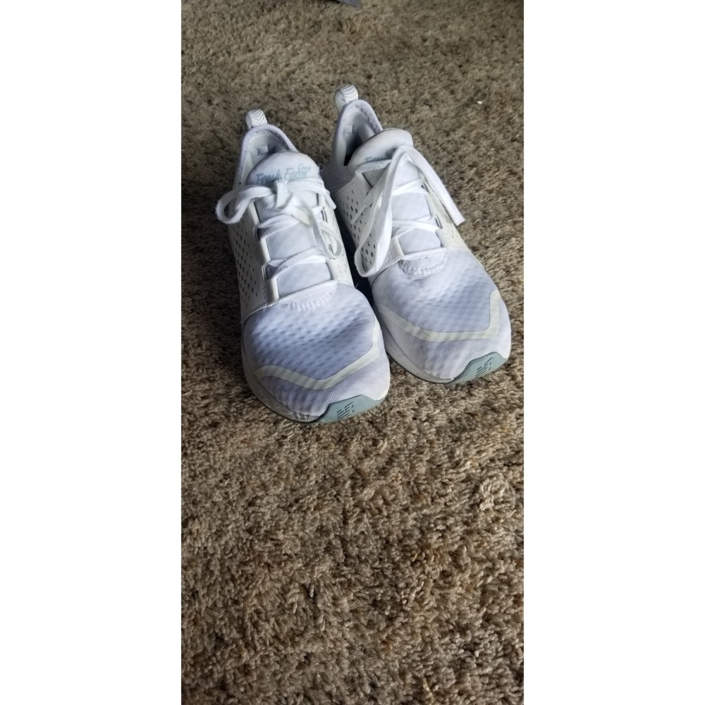 White Fresh Foam New Balance Cruz shoes